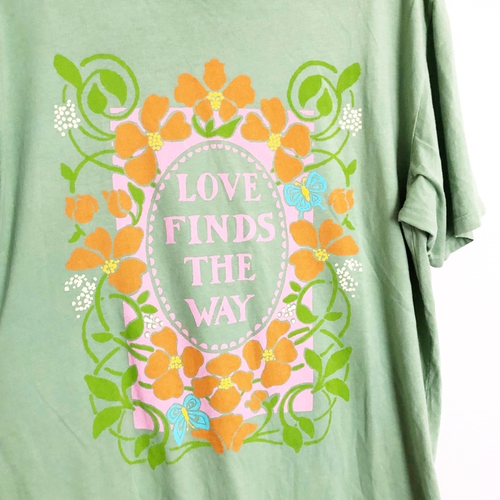 Love Finds the Way NWOT Graphic Tee